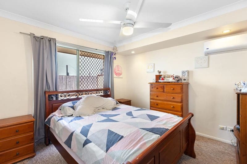 10 Buttercup Close, Meadowbrook - Thumbnail 3