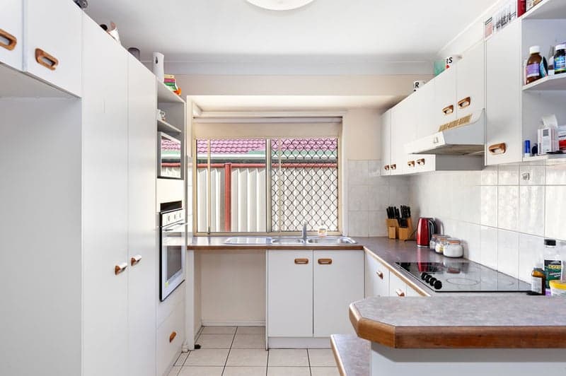 10 Buttercup Close, Meadowbrook - Thumbnail 4