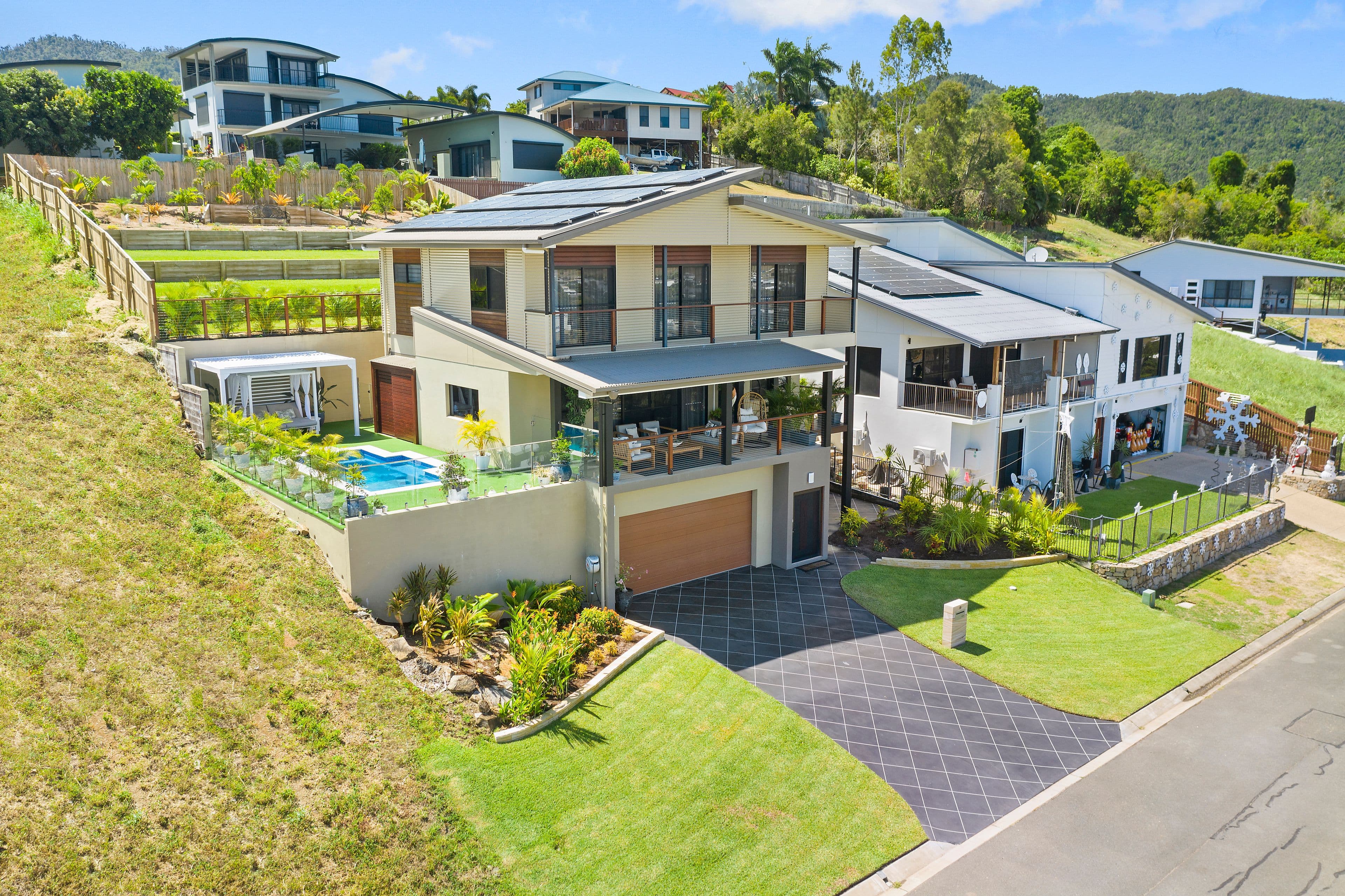 11 Whitehaven Crescent, Cannonvale QLD 4802, Cannonvale - Thumbnail 2