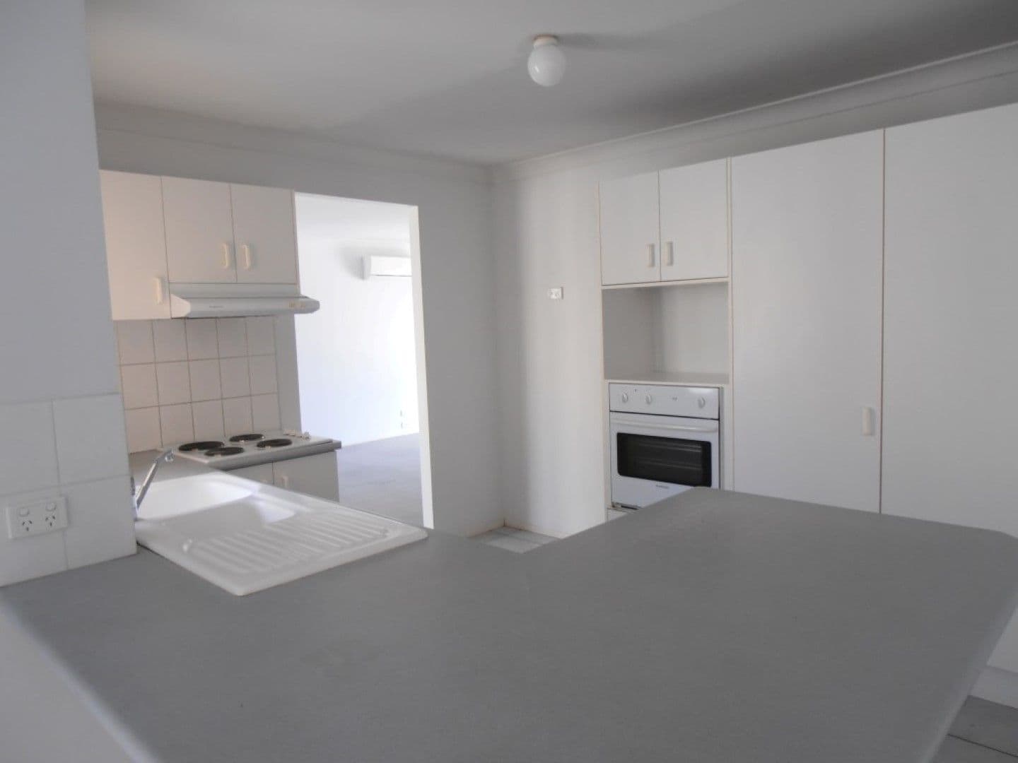 11 Moneghetti Place, Calamvale QLD 4116, Calamvale - Thumbnail 2