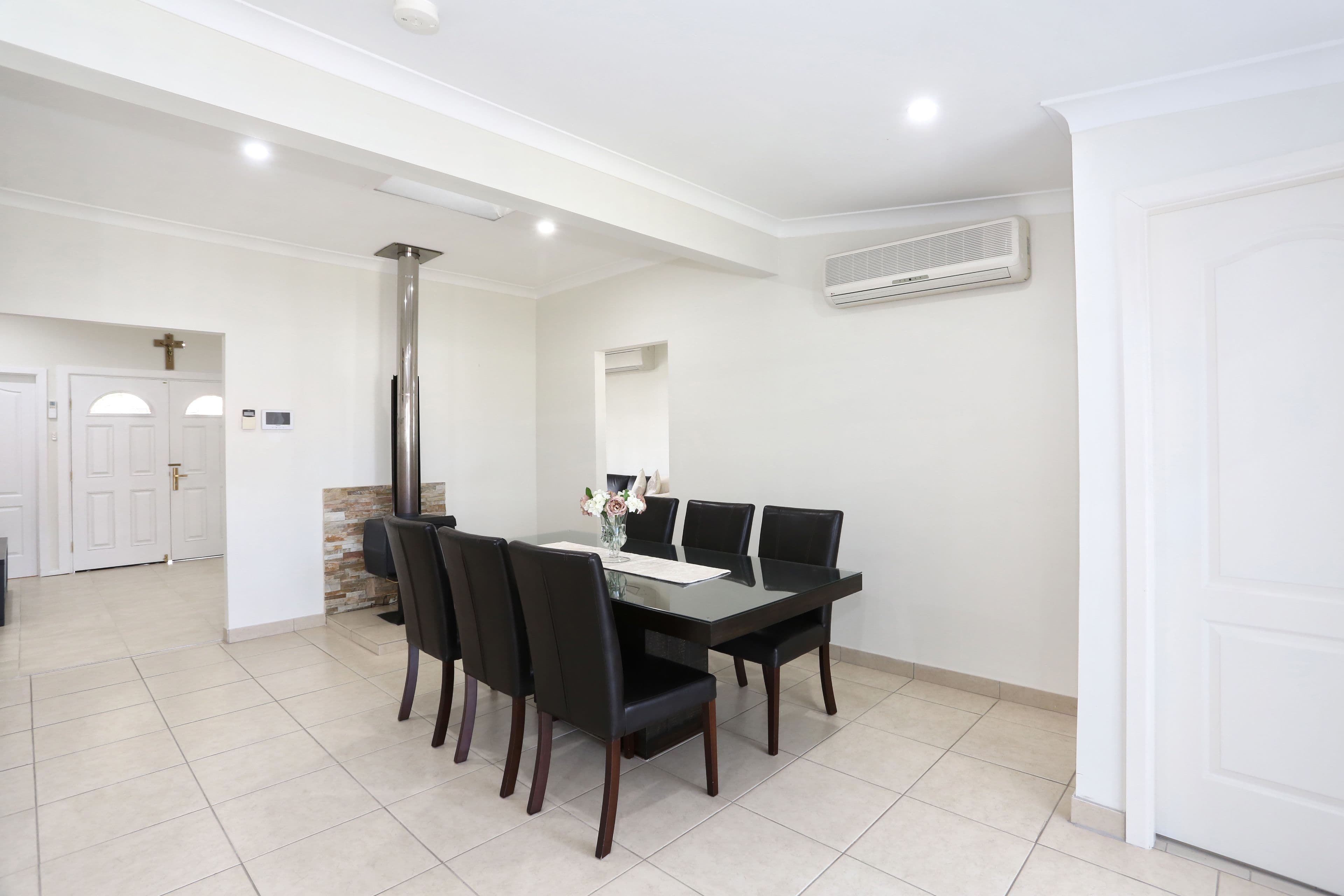 692 Pascoe Vale Road, Oak Park - Thumbnail 2