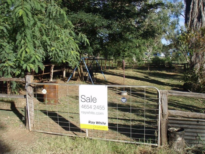 169 Galatea Street, CHARLEVILLE QLD 4470, Charleville - Thumbnail 4