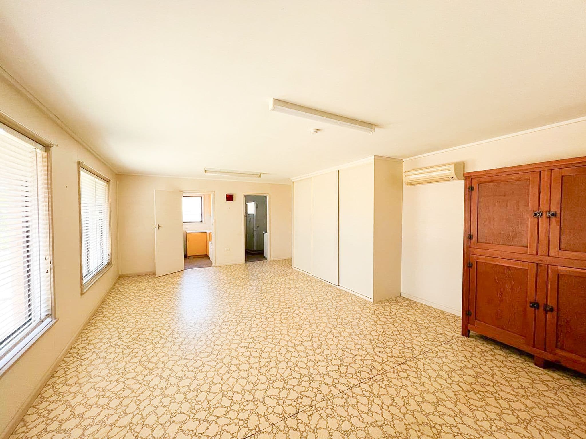 44 Kurrajong Street, West Wyalong NSW 2671, West Wyalong - Thumbnail 6