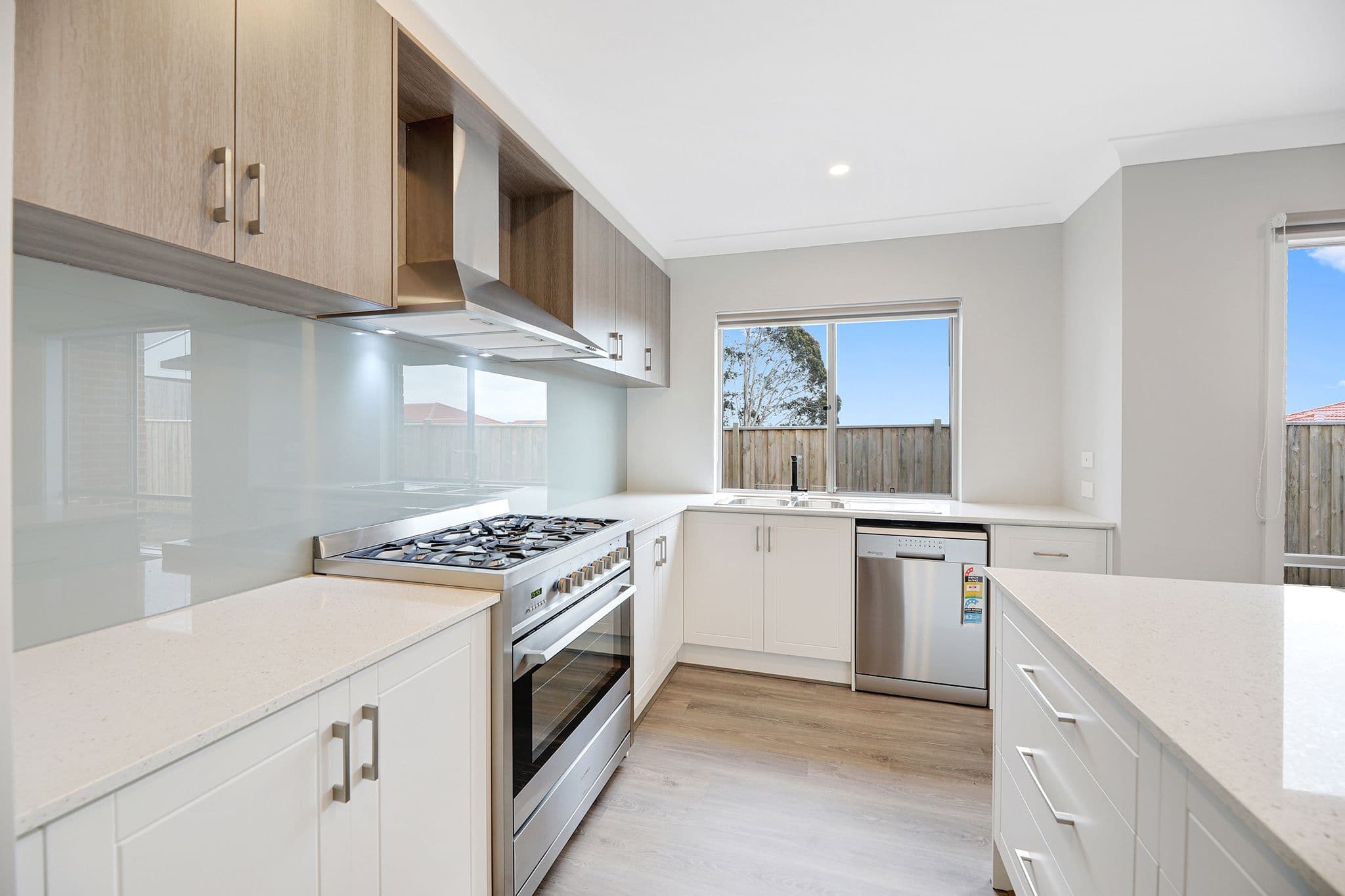 13 Southern Close, Drouin VIC 3818, Drouin - Thumbnail 2