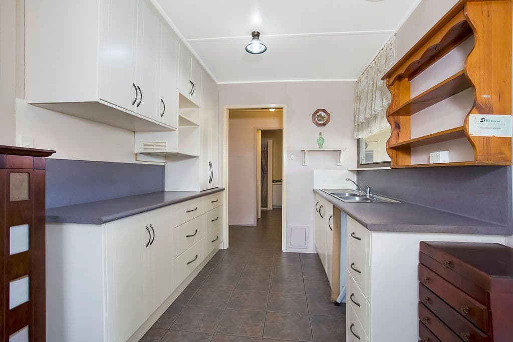 23 Tobruk Street, Cobden VIC 3266, Cobden - Thumbnail 2