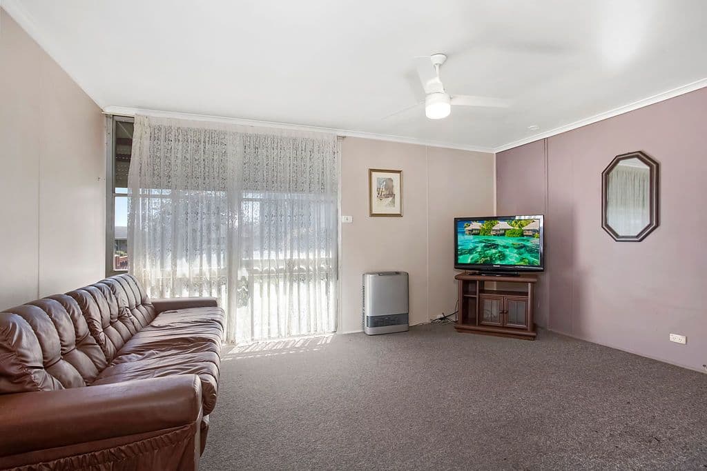 23 Tobruk Street, Cobden VIC 3266, Cobden - Thumbnail 3
