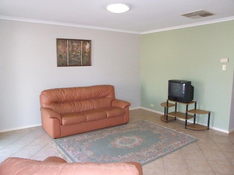 11 Glastonbury Way, CRAIGMORE SA 5114, Craigmore - Thumbnail 2