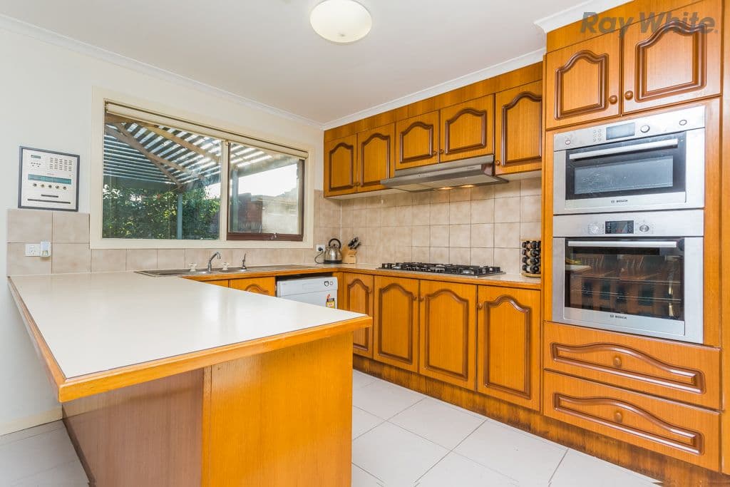 30 Rutherglen Way, Taylors Lakes VIC 3038, Taylors Lakes - Thumbnail 3