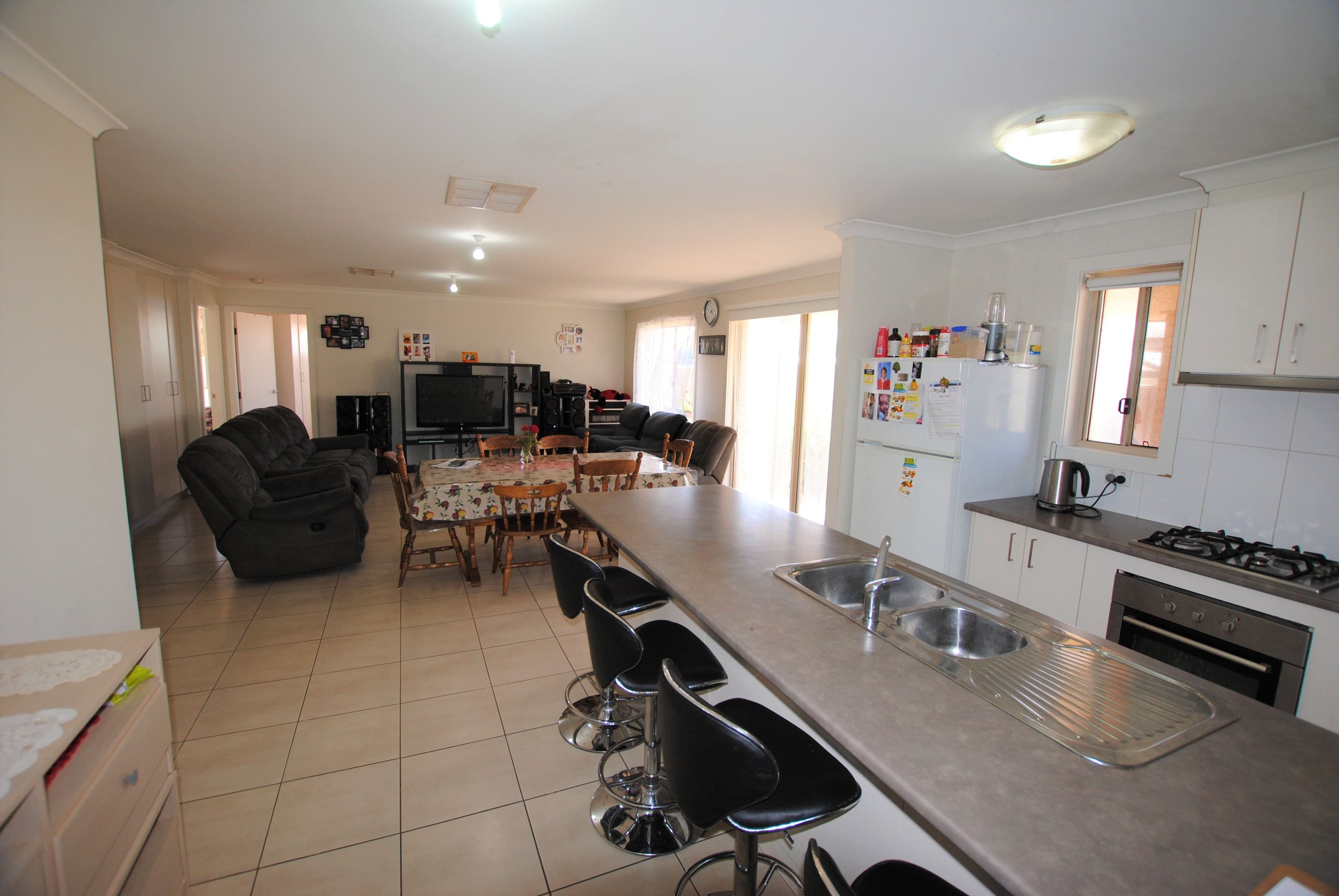 51 Walla Avenue, Griffith - Thumbnail 2
