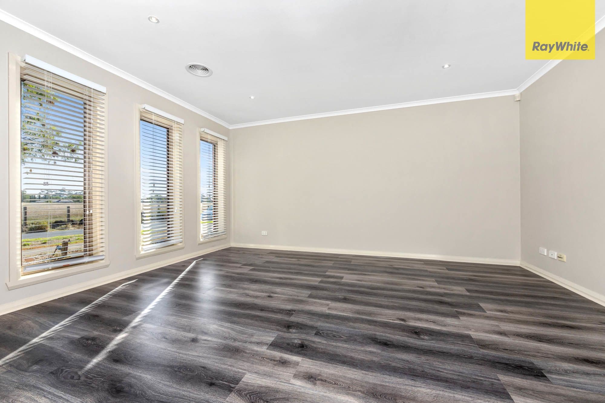 9 Warin Road, Cairnlea VIC 3023, Cairnlea - Thumbnail 2