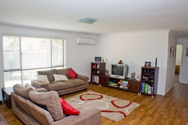 84 Ironbark Street, ELANORA QLD 4221, Elanora - Thumbnail 3