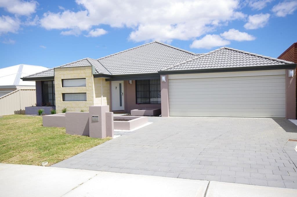 7 Hookstone Drive, LANDSDALE WA 6065, Landsdale - Thumbnail 2