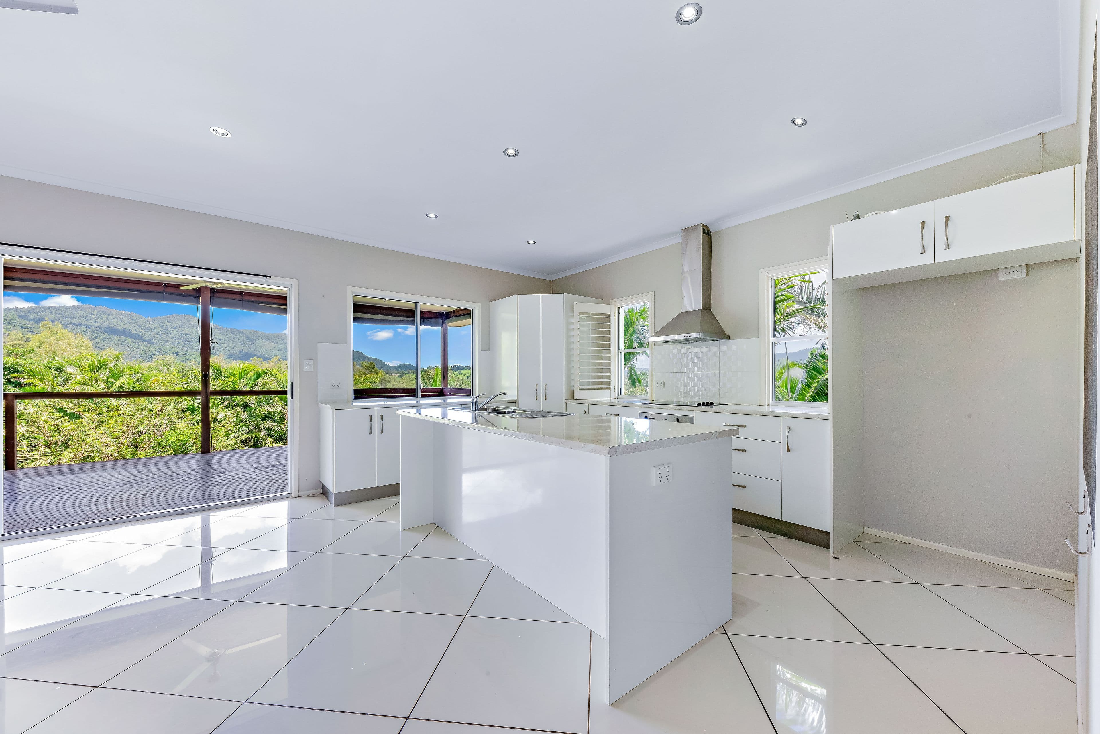 11 Johnswood Close, Cannonvale QLD 4802, Cannonvale - Thumbnail 2