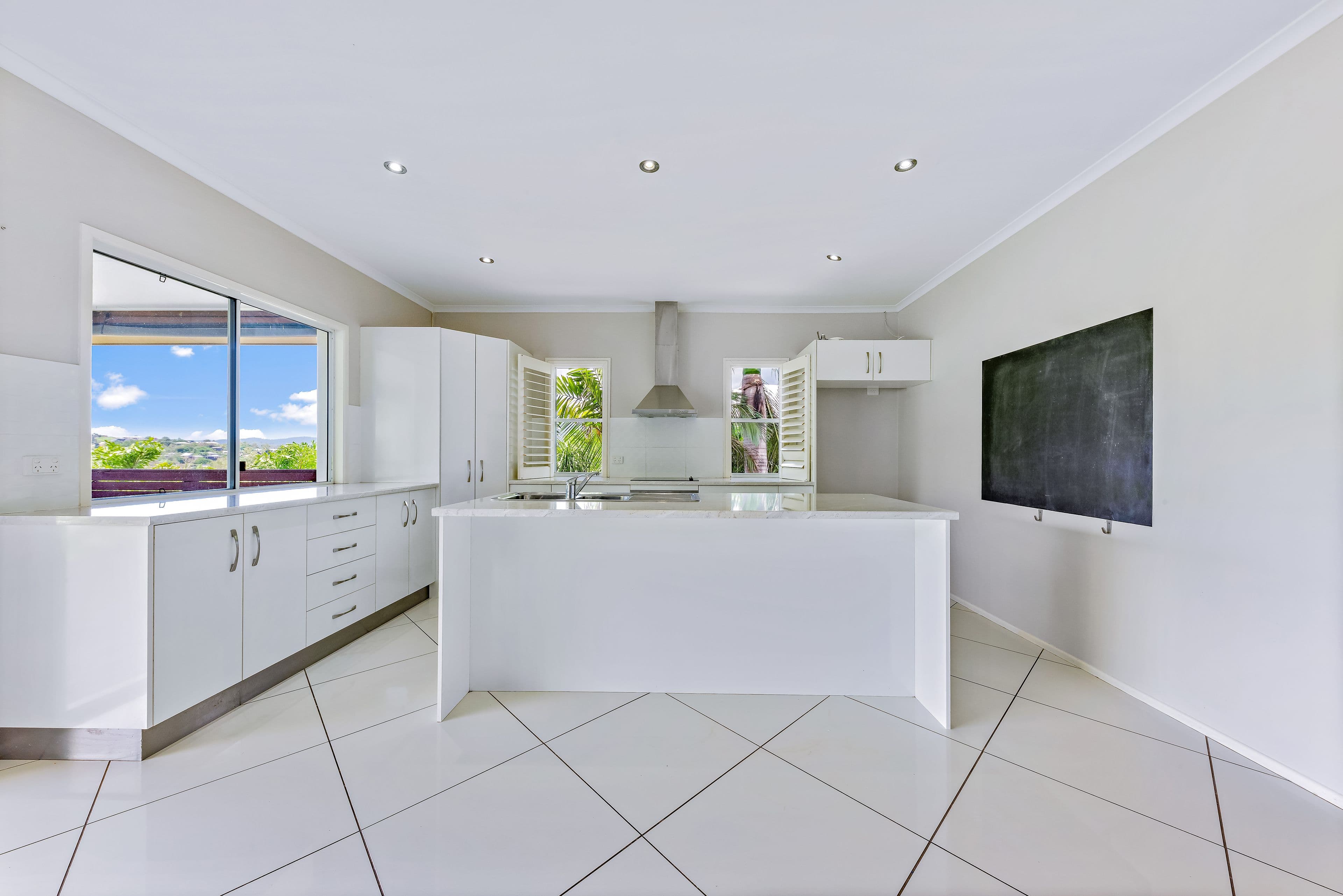 11 Johnswood Close, Cannonvale QLD 4802, Cannonvale - Thumbnail 3