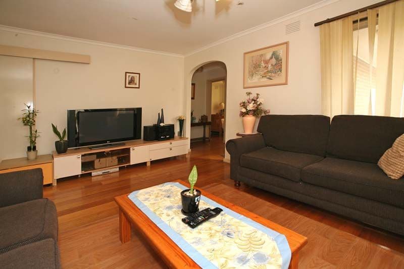32 Saladin Avenue, GLEN WAVERLEY VIC 3150, Glen Waverley - Thumbnail 2