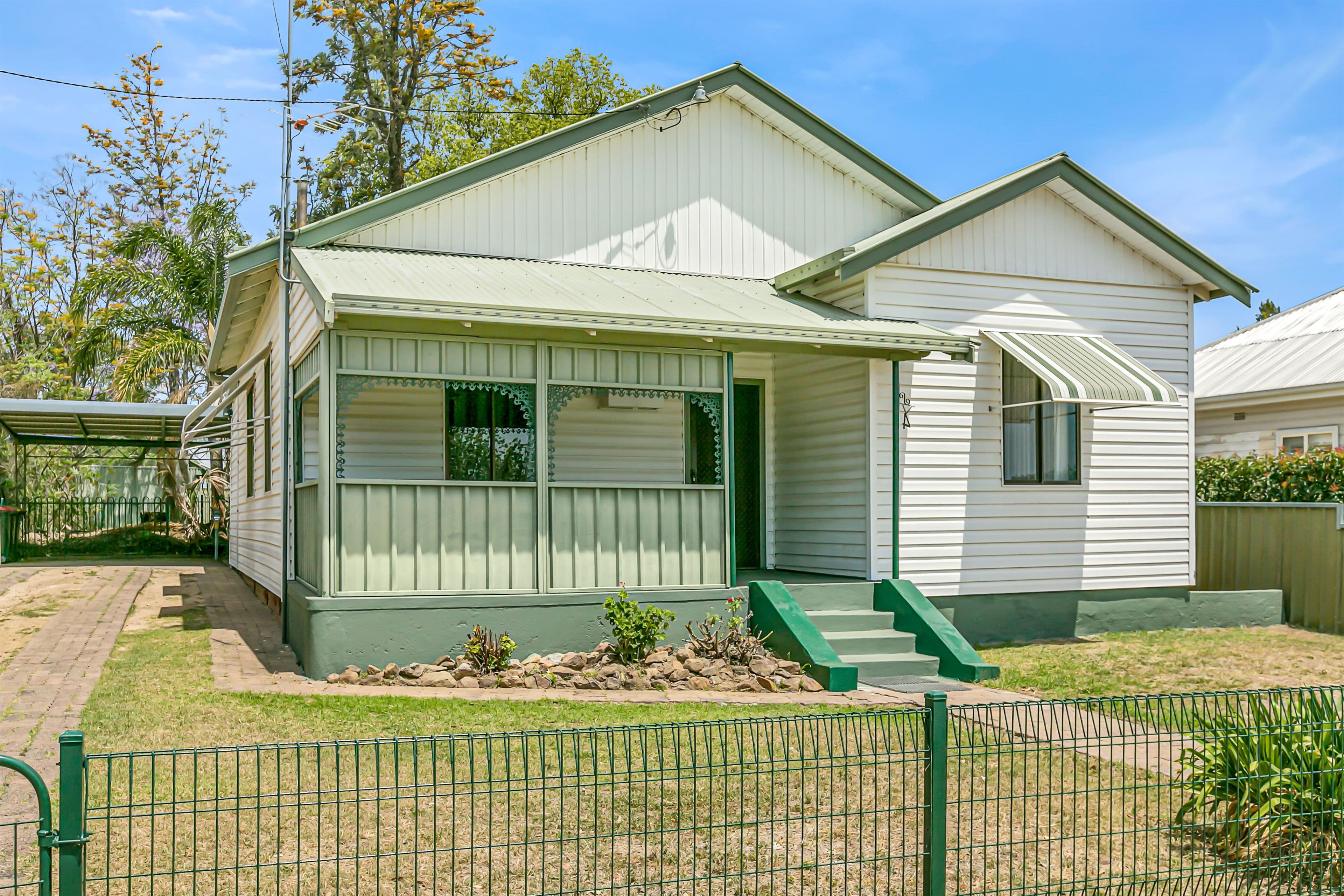 4 Gidley Street, Tamworth NSW 2340, Tamworth - Image 1