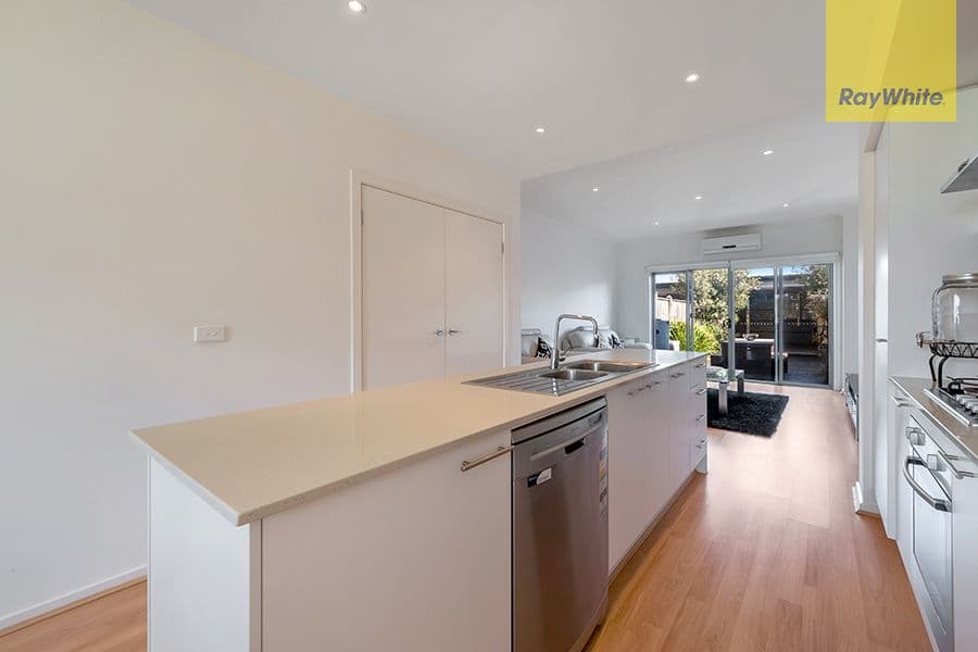 9 Alexander Circuit, Craigieburn VIC 3064, Craigieburn - Thumbnail 2