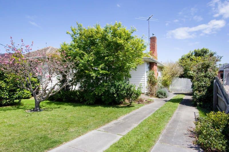 17 Blackwood Avenue, MENTONE VIC 3194, Mentone - Thumbnail 2