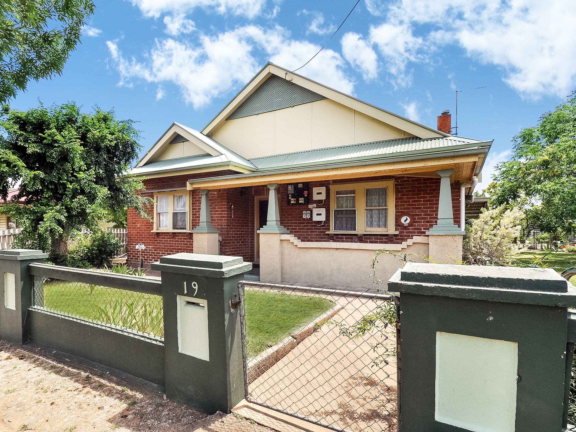 19 Regent Street, Junee NSW 2663, Junee - Image 1