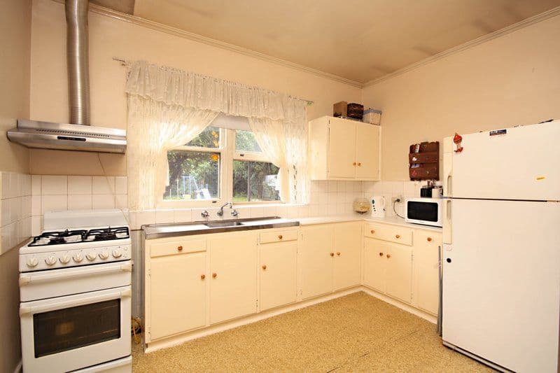 10 Beaverdale Avenue, WINDSOR GARDENS SA 5087, Windsor Gardens - Thumbnail 2