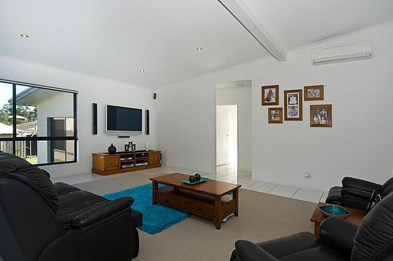 6 Pine Ridge Place, LITTLE MOUNTAIN QLD 4551, Little Mountain - Thumbnail 2