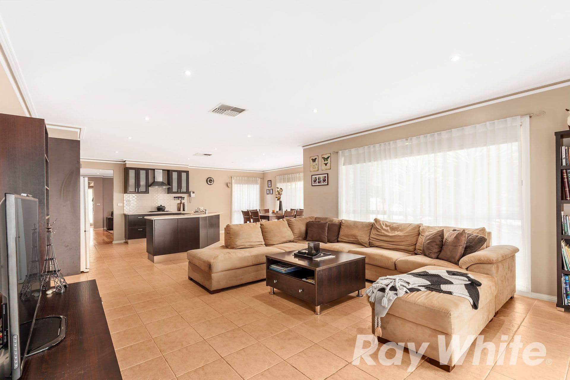 39 Lewins Rail Avenue, South Morang VIC 3752, South Morang - Thumbnail 3