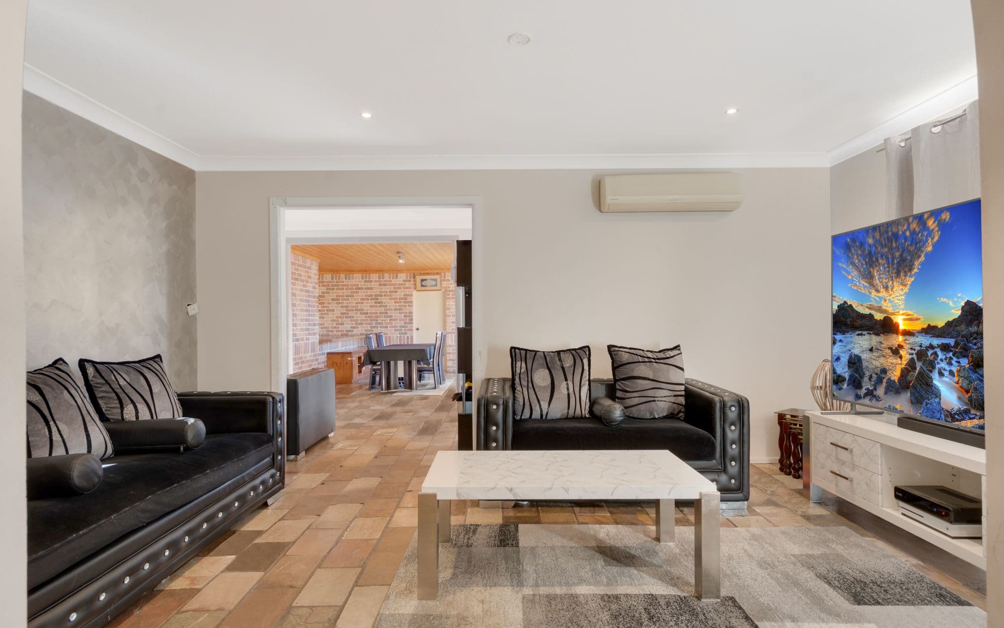 14 Jessica Place, Rosemeadow NSW 2560, Rosemeadow - Thumbnail 2