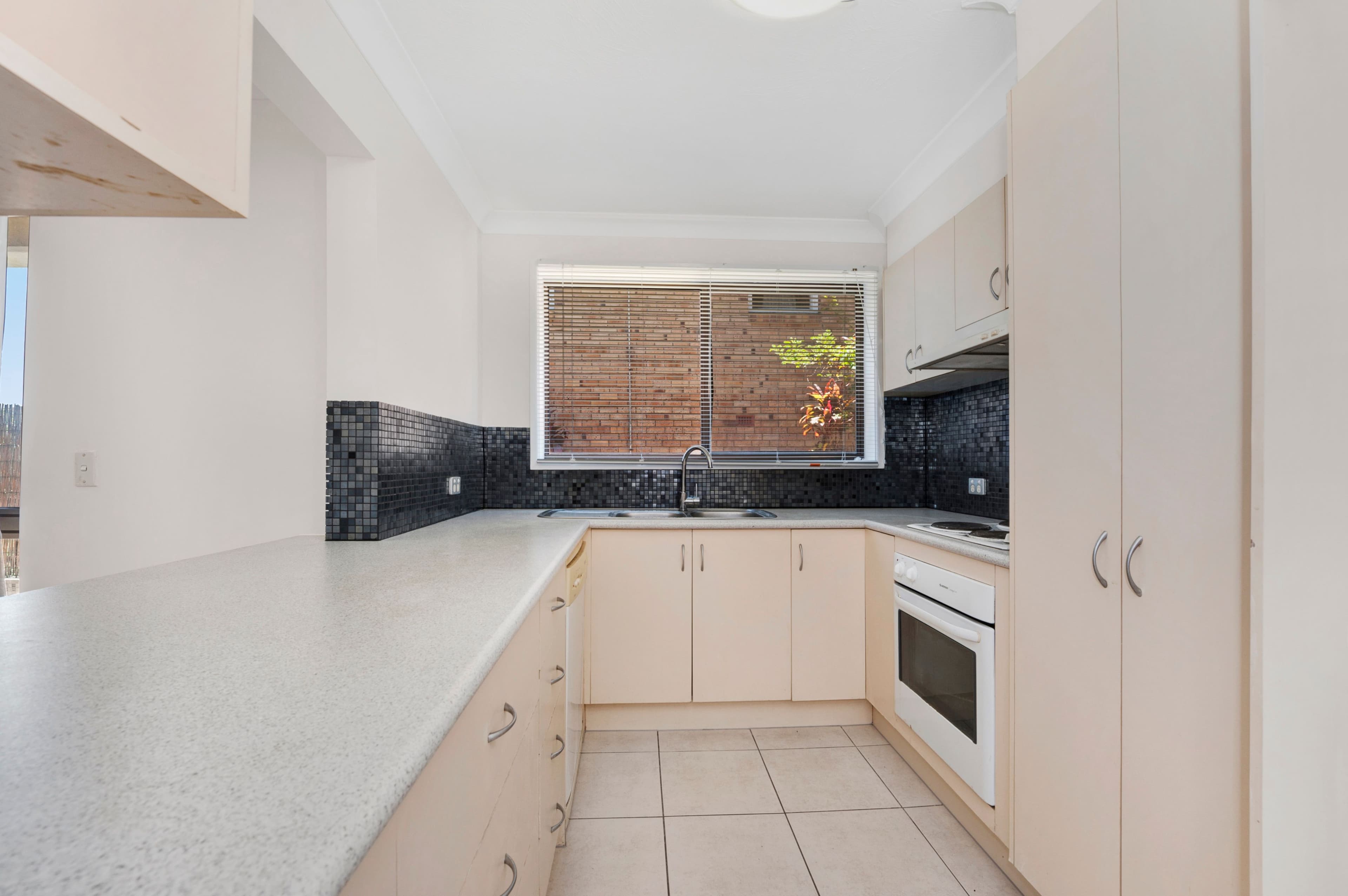 47 Rutledge Street, Coolangatta QLD 4225, Coolangatta - Thumbnail 3