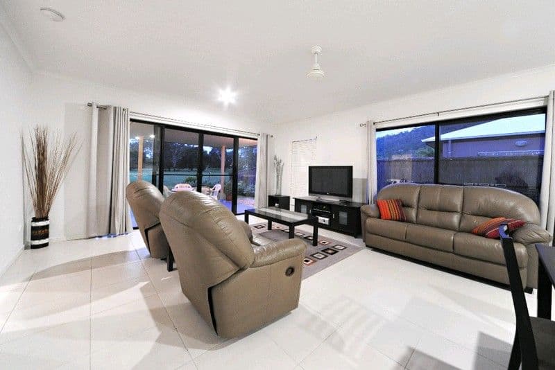 77 Abell Road, CANNONVALE QLD 4802, Cannonvale - Thumbnail 2