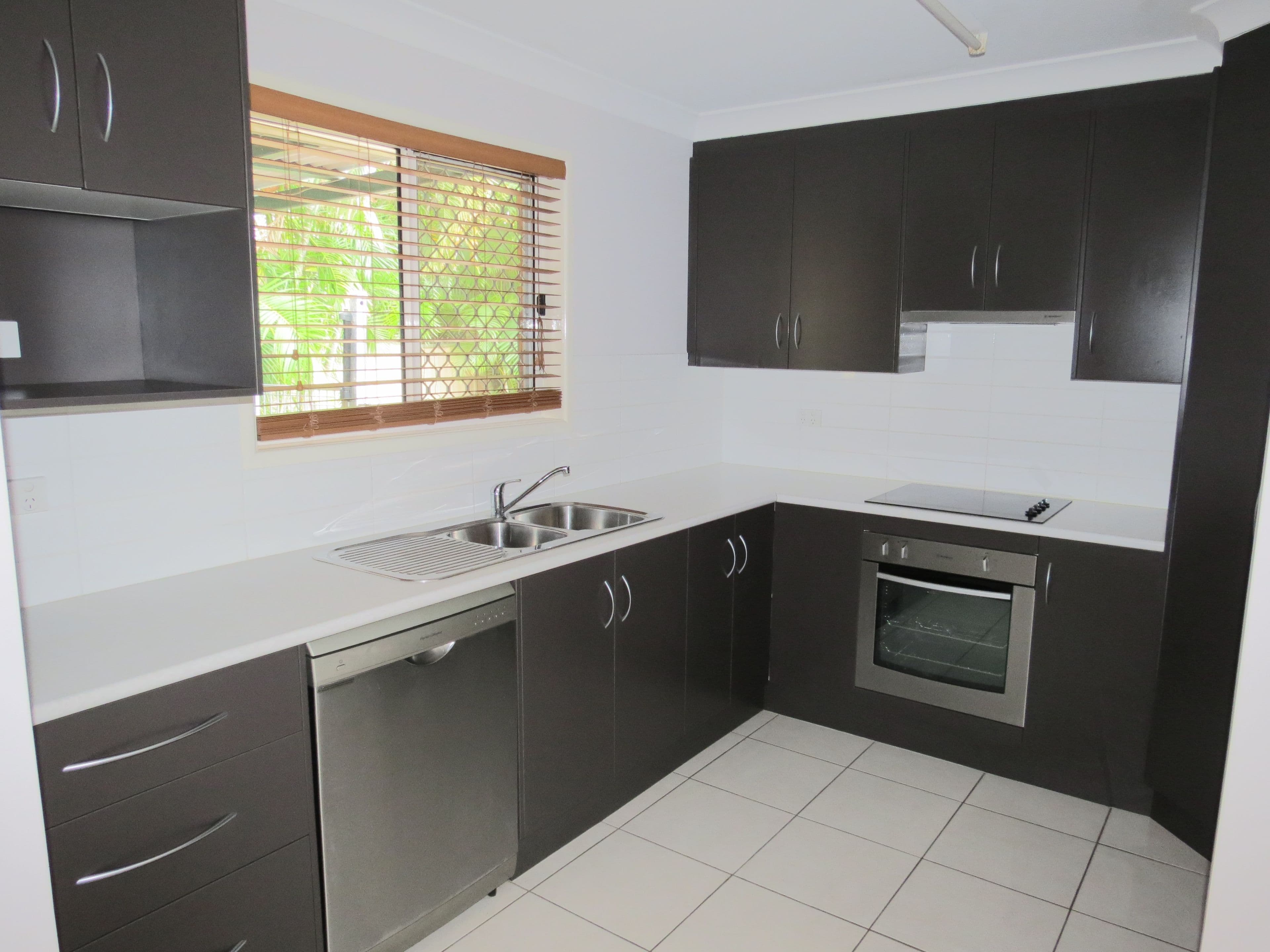 11 Waldby Court, Emerald QLD 4720, Emerald - Thumbnail 2