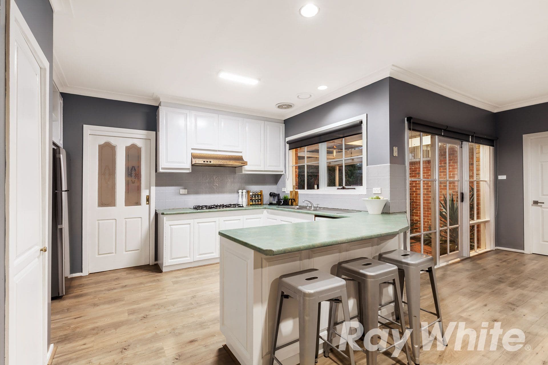4 Angela Close, Eltham North VIC 3095, Eltham North - Thumbnail 2