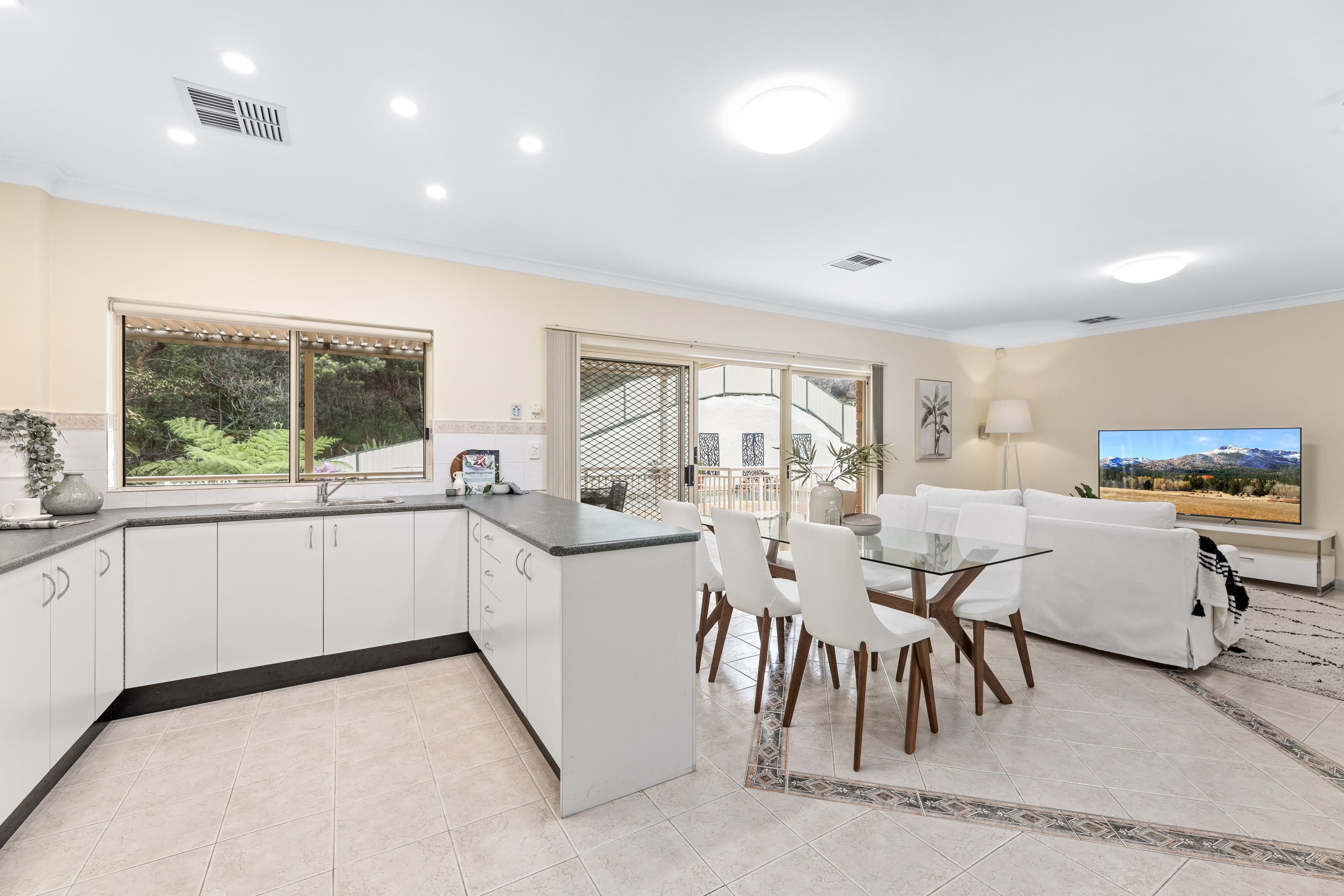 6 Warrangarree Drive, Woronora Heights NSW 2233, Woronora Heights - Thumbnail 4