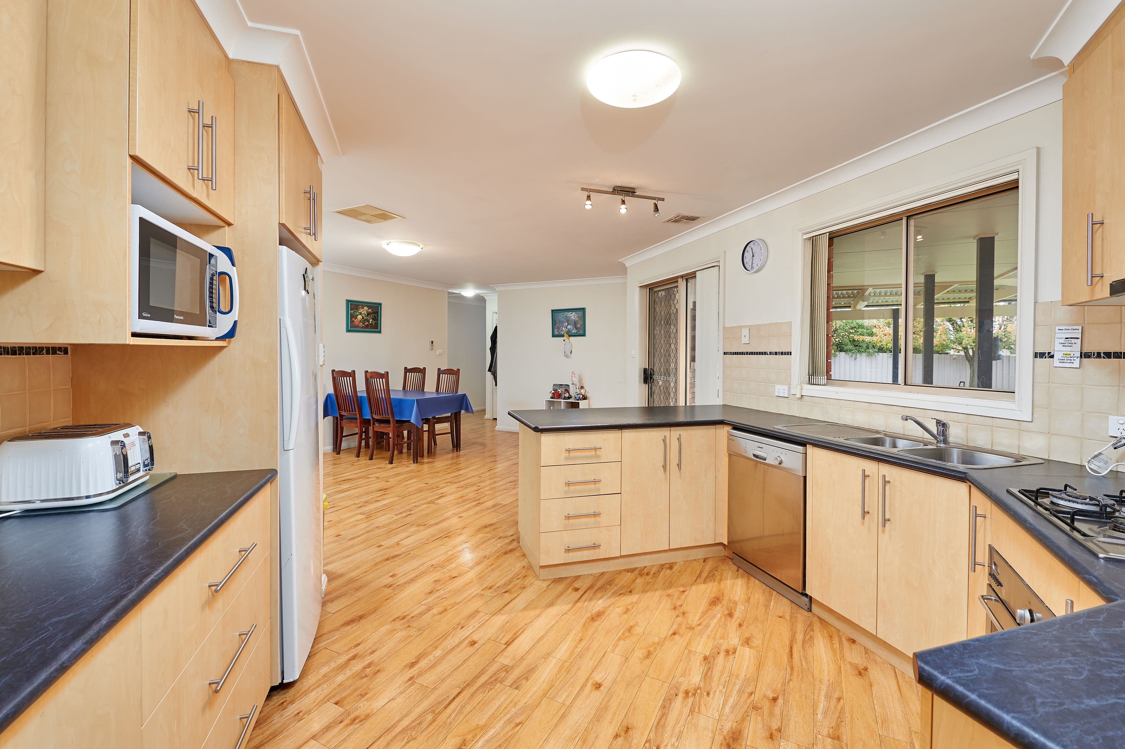 7 Womboin Crescent, Glenfield Park - Thumbnail 2
