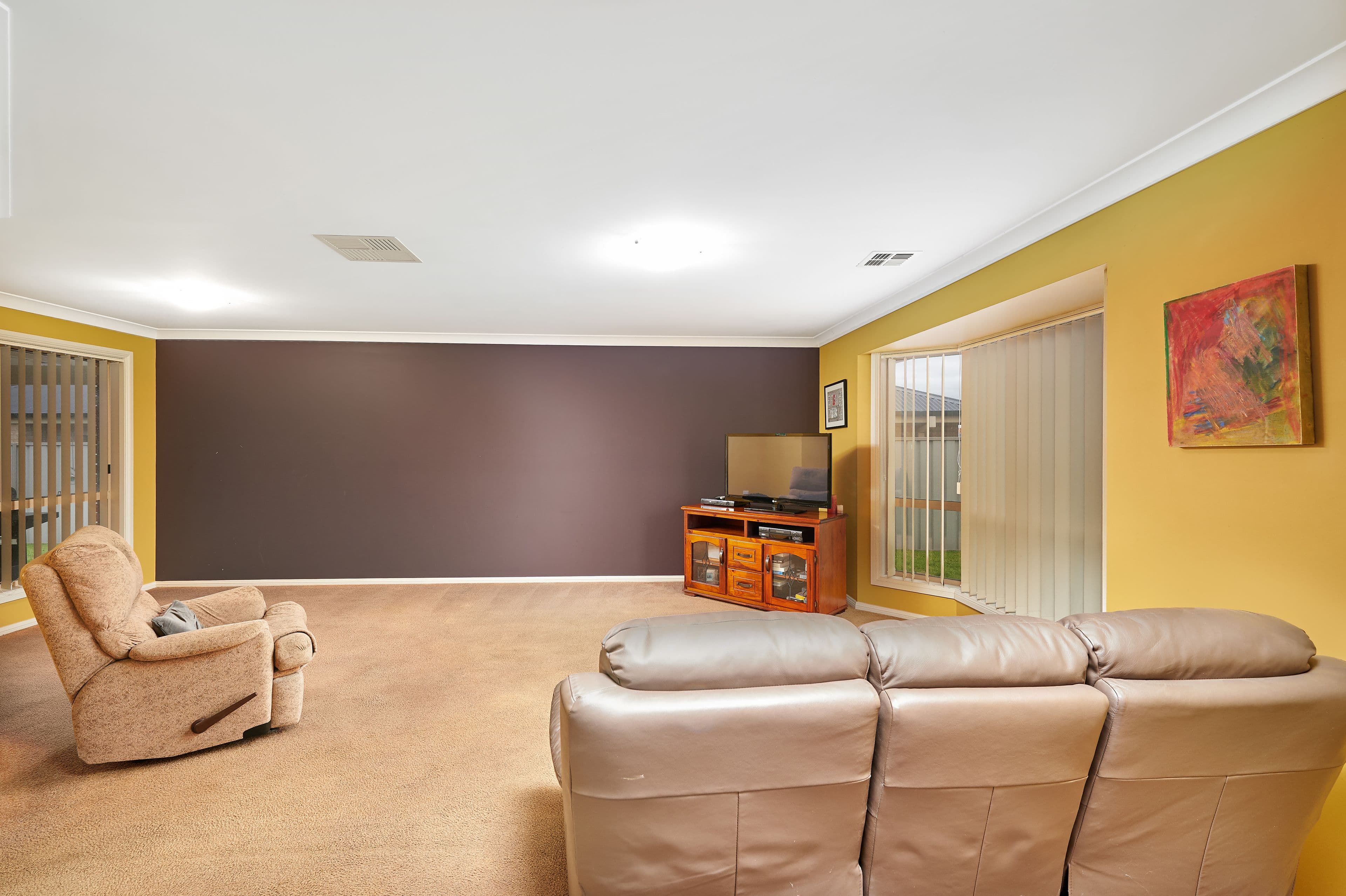 7 Womboin Crescent, Glenfield Park - Thumbnail 4
