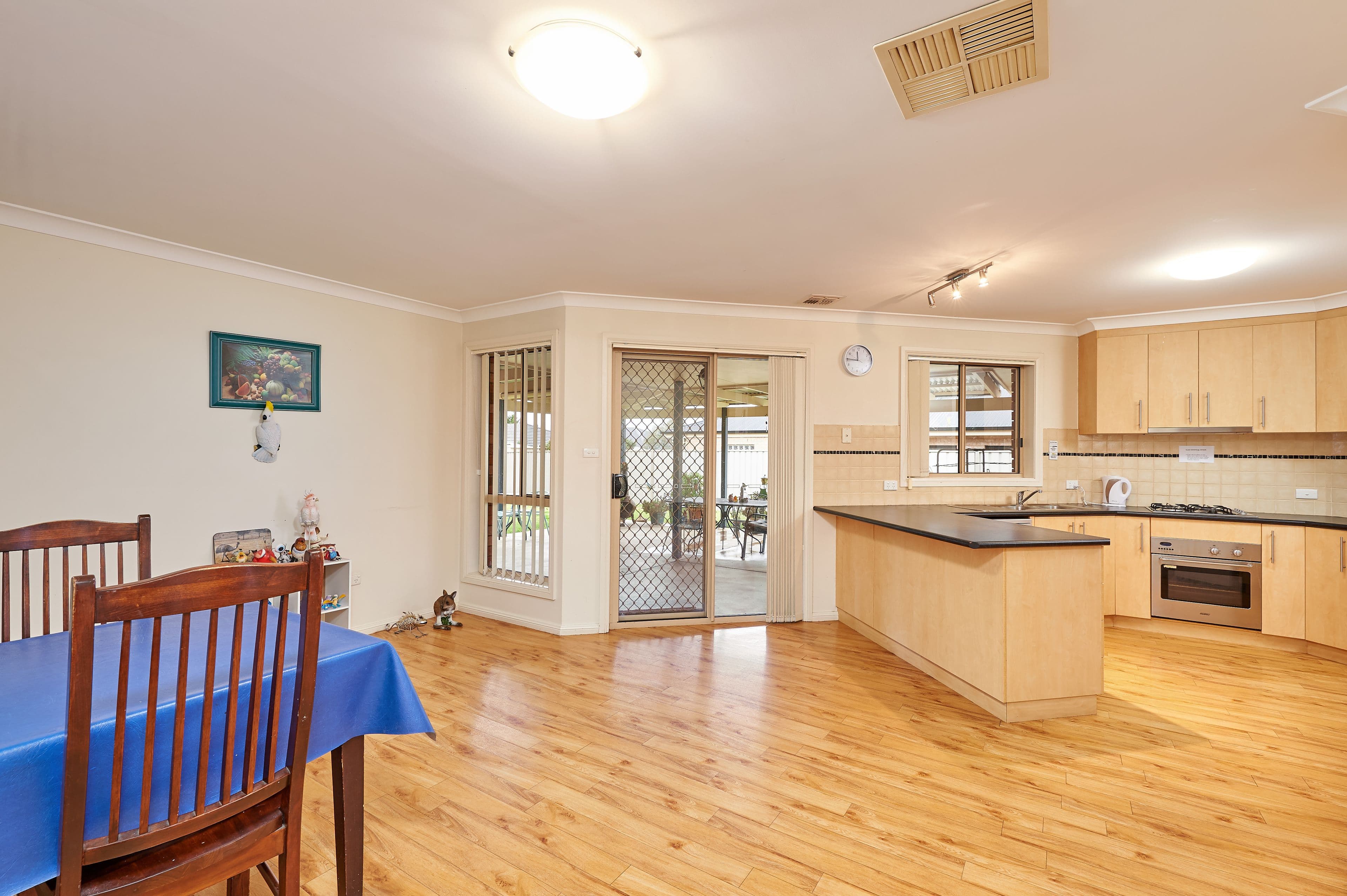 7 Womboin Crescent, Glenfield Park - Thumbnail 5