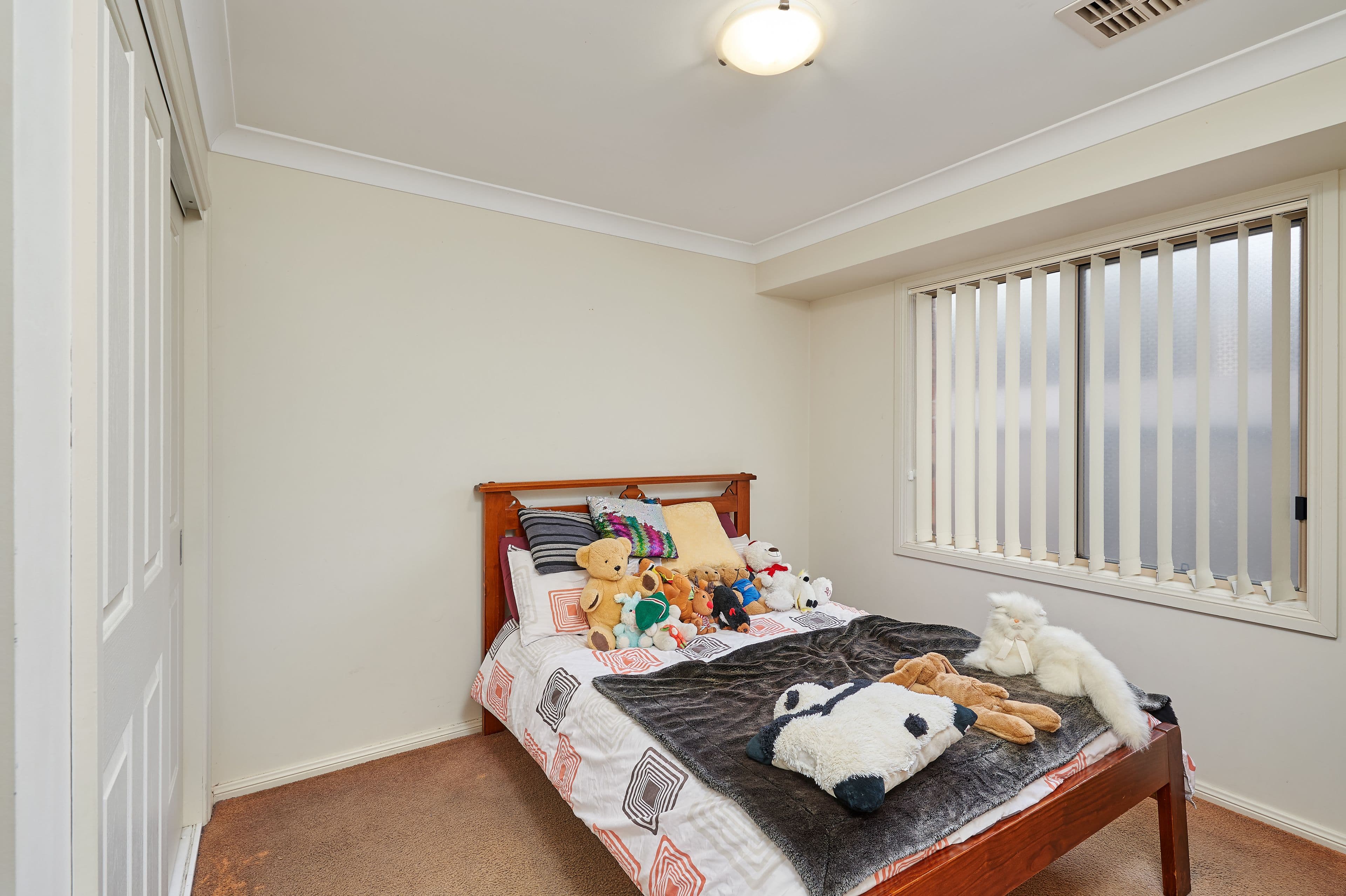 7 Womboin Crescent, Glenfield Park - Thumbnail 7