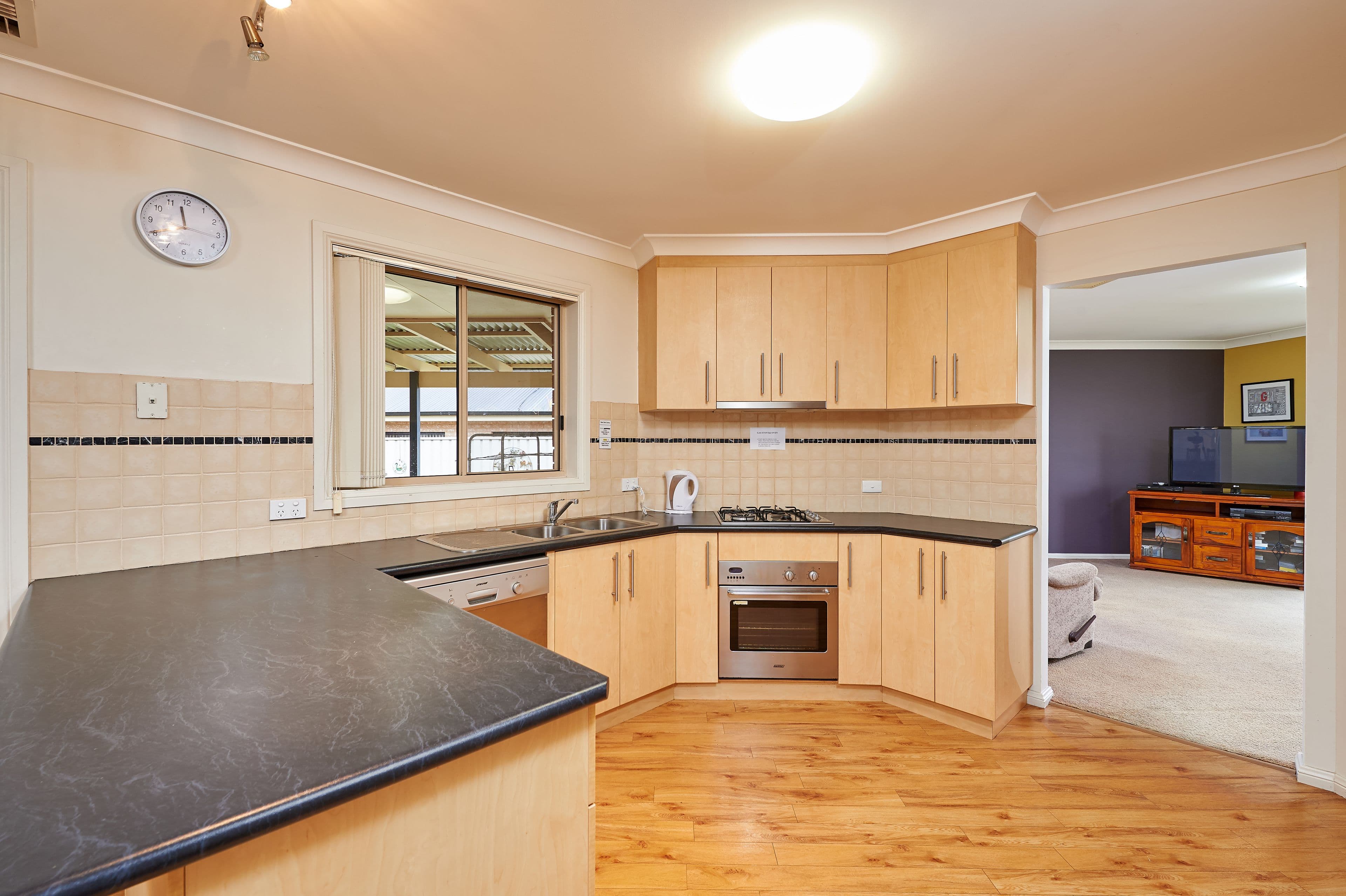7 Womboin Crescent, Glenfield Park - Thumbnail 8