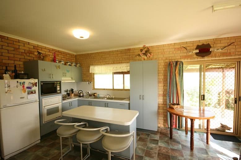 17 Coleshill Drive, SARINA QLD 4737, Sarina - Thumbnail 4