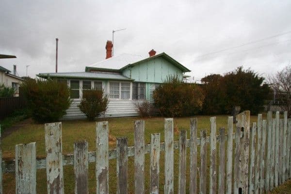 100 Bulwer Street, TENTERFIELD NSW 2372, Tenterfield - Thumbnail 2