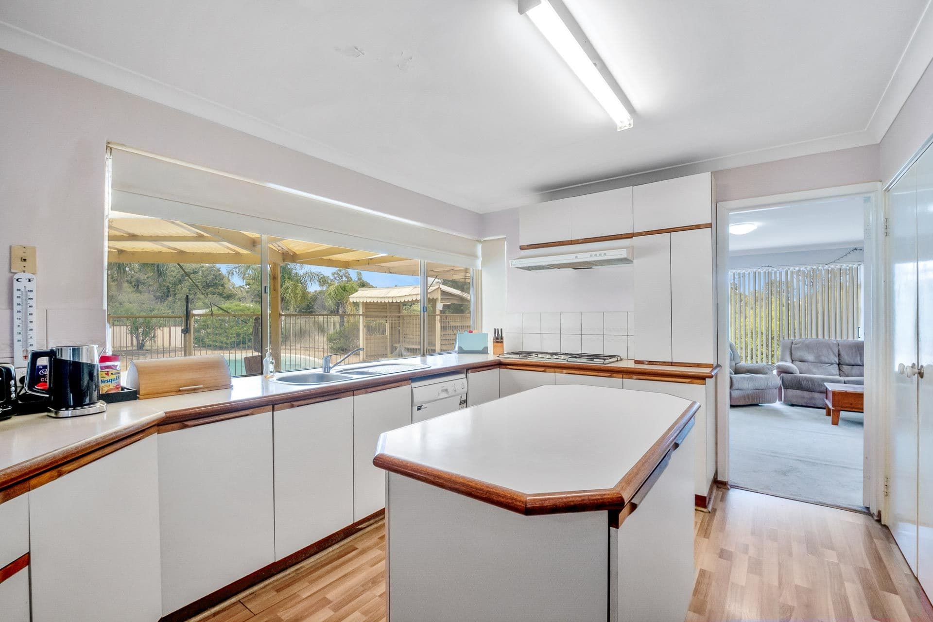 81 Norwood Road, Maida Vale WA 6057, Maida Vale - Thumbnail 4