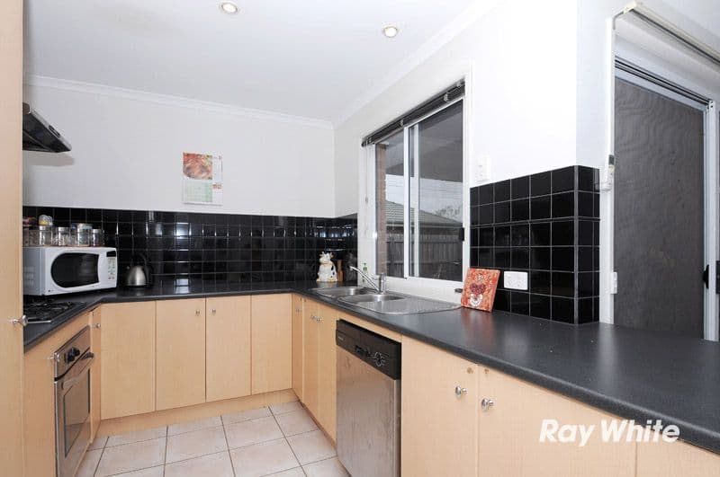 9 Helmsdale Court, CRANBOURNE WEST VIC 3977, Cranbourne West - Thumbnail 2