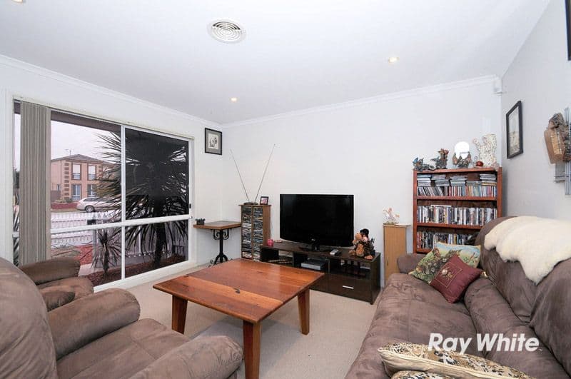 9 Helmsdale Court, CRANBOURNE WEST VIC 3977, Cranbourne West - Thumbnail 3