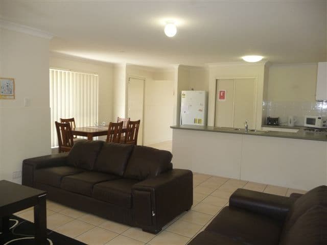 20 Wareena Crescent, GLENVALE QLD 4350, Glenvale - Thumbnail 2