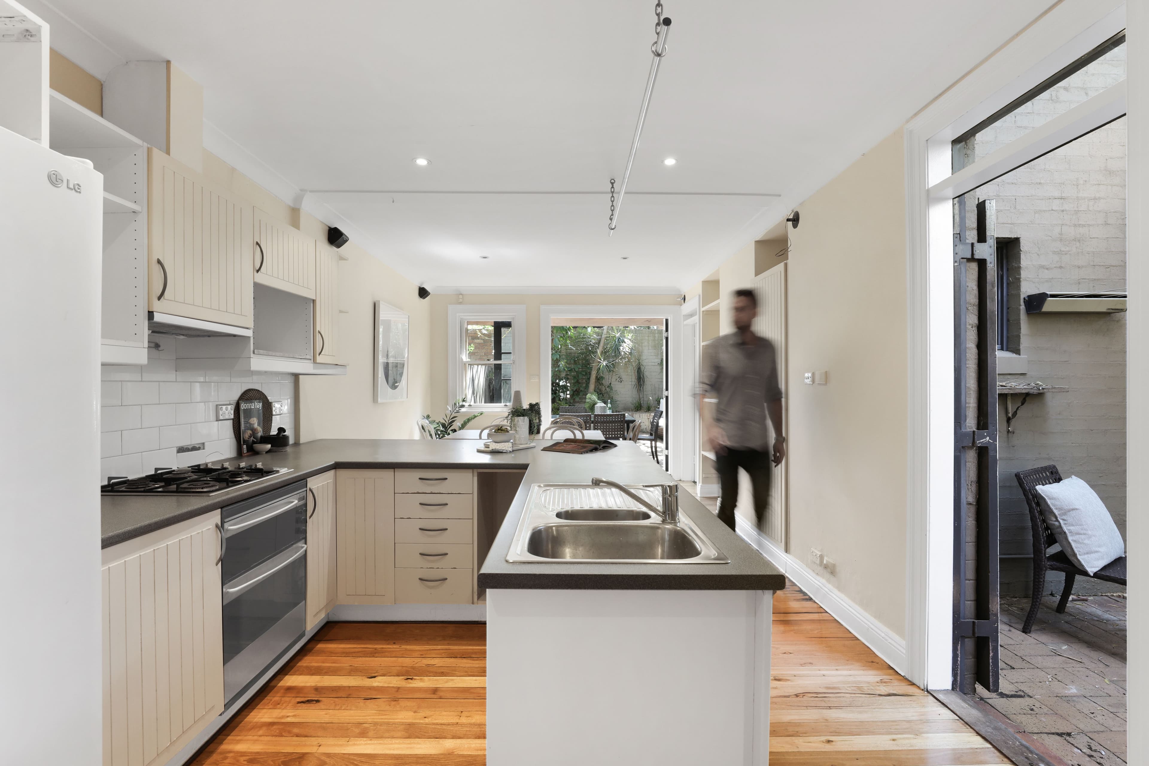 33 Simmons Street, Enmore - Thumbnail 2