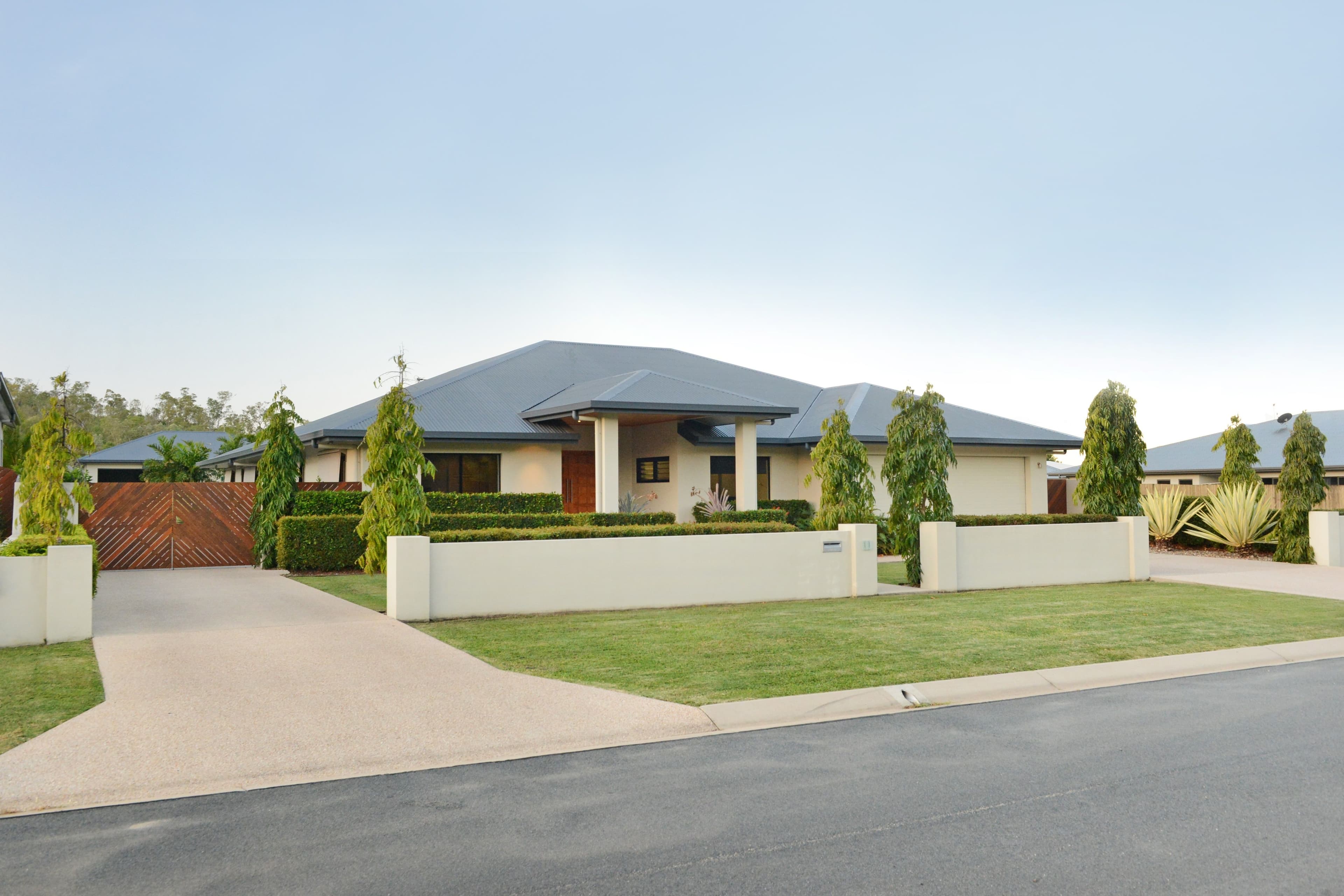 11 Henderson Street, Cannonvale QLD 4802, Cannonvale - Thumbnail 4