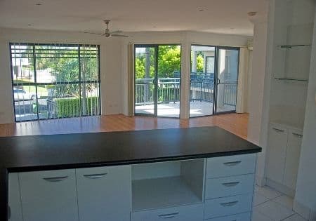 5  Taylor Street, BIGGERA WATERS QLD 4216, Biggera Waters - Thumbnail 4