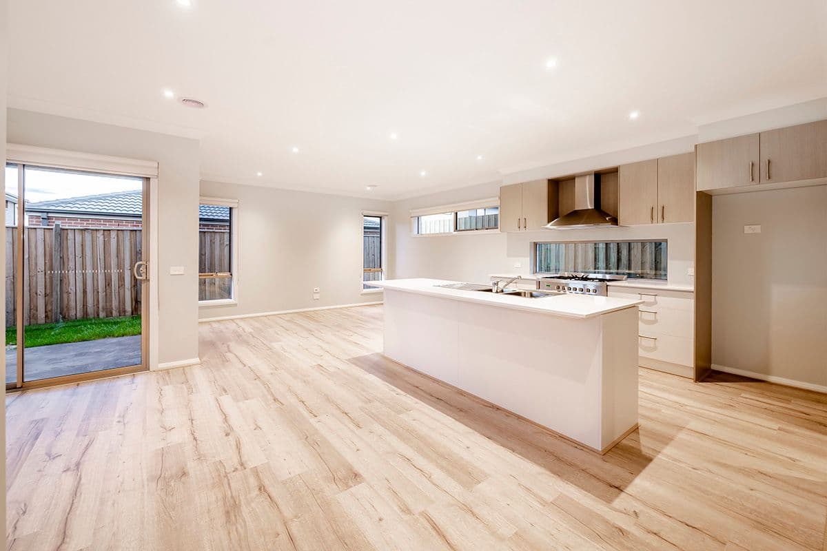 15 Teneriffe Street, Cranbourne North VIC 3977, Cranbourne North - Thumbnail 2