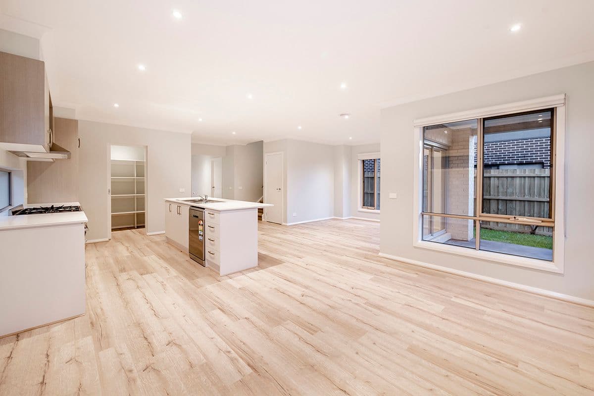 15 Teneriffe Street, Cranbourne North VIC 3977, Cranbourne North - Thumbnail 3