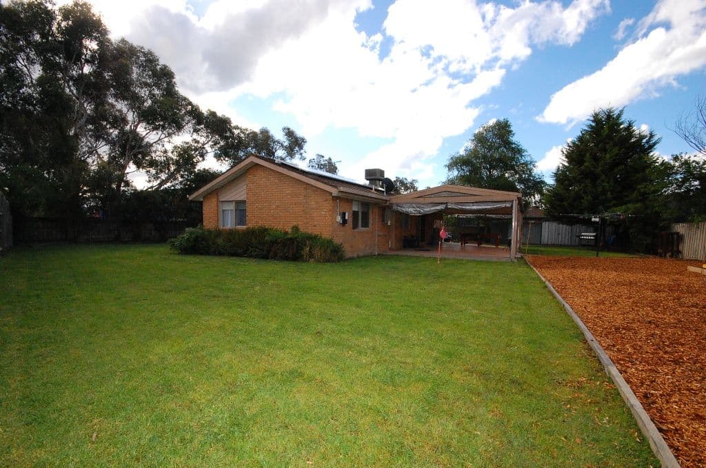 11 Leeds Drive, KILSYTH SOUTH VIC 3137, Kilsyth South - Thumbnail 2