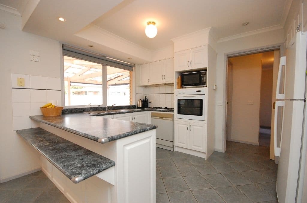 11 Leeds Drive, KILSYTH SOUTH VIC 3137, Kilsyth South - Thumbnail 4